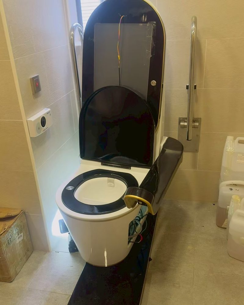 The seated urinalysis unit in place